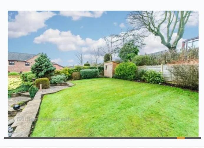 Entire And Exclusive Four Bed Detached Villa Lostock Exteriör bild