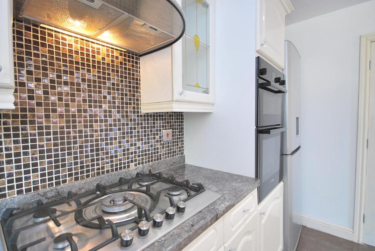 Entire And Exclusive Four Bed Detached Villa Lostock Exteriör bild