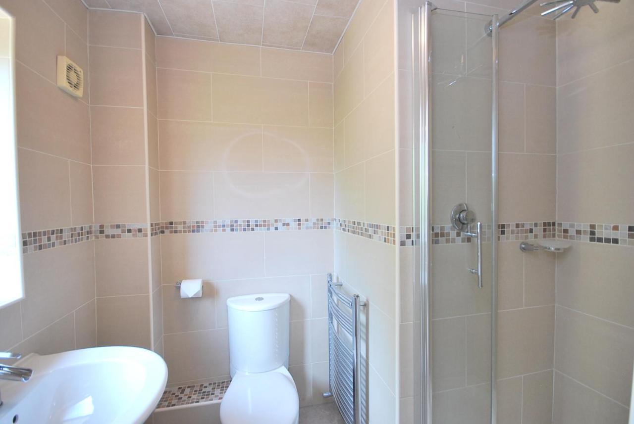 Entire And Exclusive Four Bed Detached Villa Lostock Exteriör bild